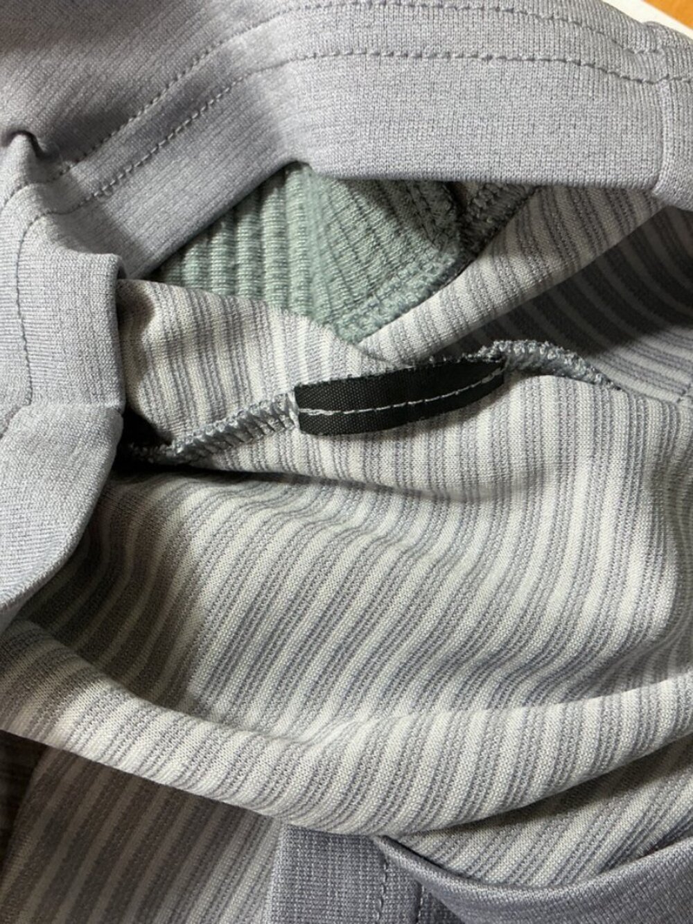 On Running Gray Long Sleeeve Weather Shirt Fossil Rock XS - Picture 9 of 9